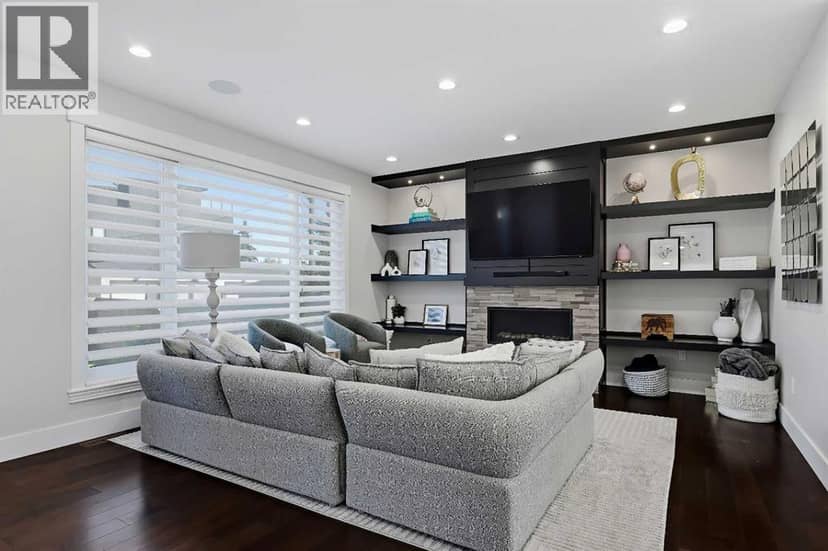 3006 14 Avenue SW — photo 12 of 40