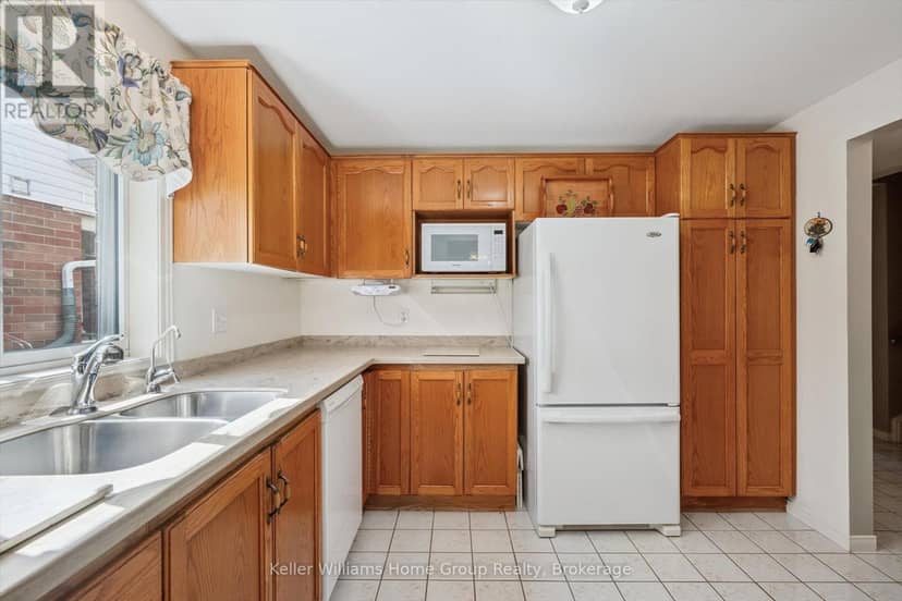 63 Boulder Crescent — photo 14 of 40