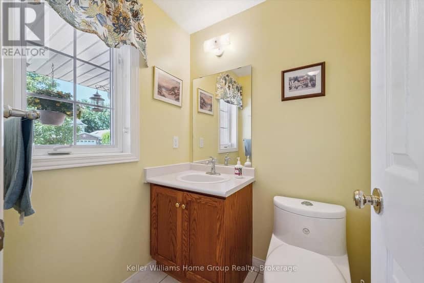 63 Boulder Crescent — photo 18 of 40