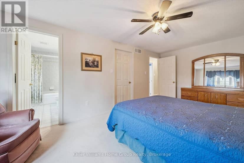 63 Boulder Crescent — photo 21 of 40