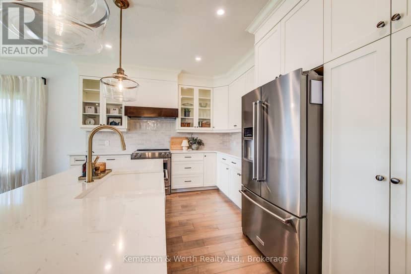 24 Gilmer Crescent — photo 11 of 40