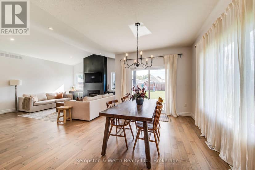 24 Gilmer Crescent — photo 14 of 40
