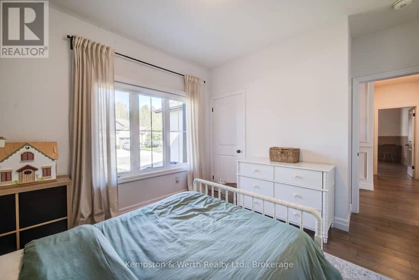 24 Gilmer Crescent — photo 17 of 40