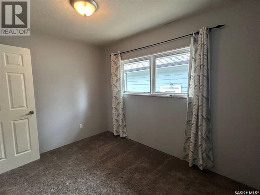 806 5th AVENUE SW — photo 11 of 20