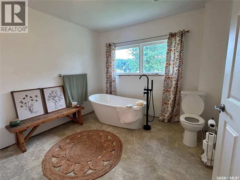 806 5th AVENUE SW — photo 13 of 20