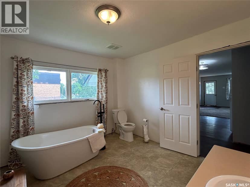 806 5th AVENUE SW — photo 16 of 20
