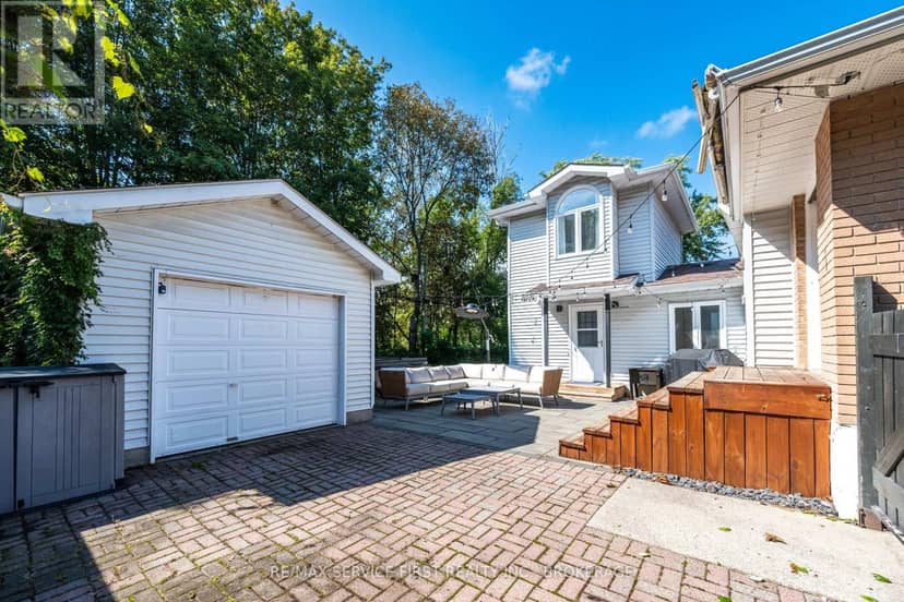 447 McEwen Drive, Kingston, photo 3