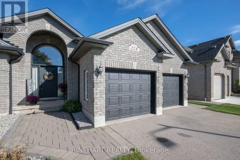 228 Boyd Boulevard — photo 4 of 40