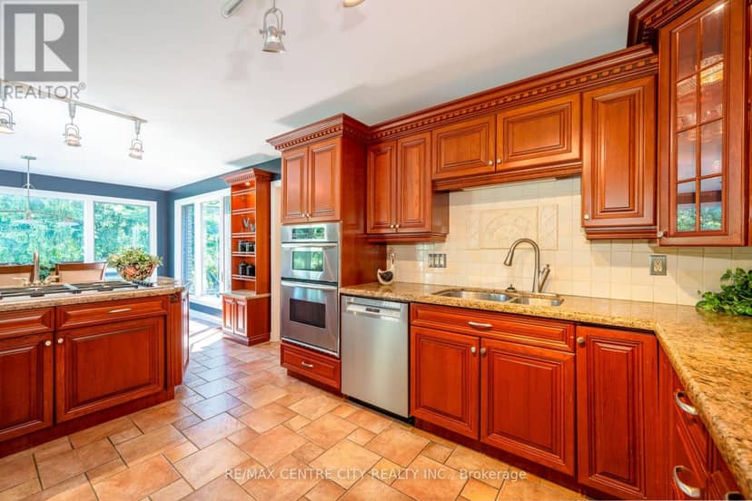 255 Mill Pond Crescent — photo 17 of 40