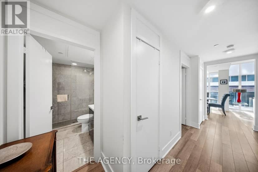 401 - 32 Davenport Road — photo 5 of 22