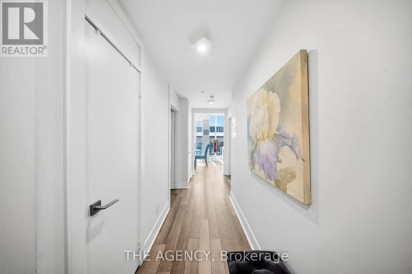 401 - 32 Davenport Road — photo 6 of 22
