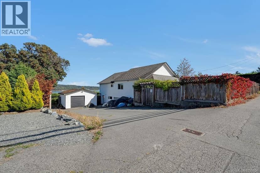 275 Bayview Ave, Ladysmith