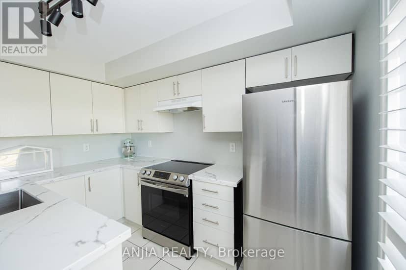 207 - 10 Dunsheath Way — photo 10 of 40