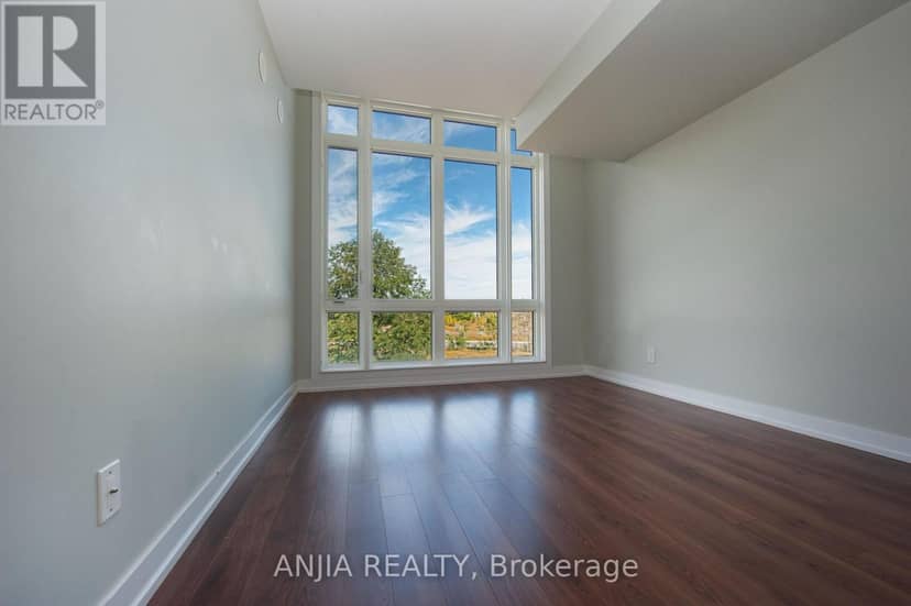 207 - 10 Dunsheath Way — photo 18 of 40