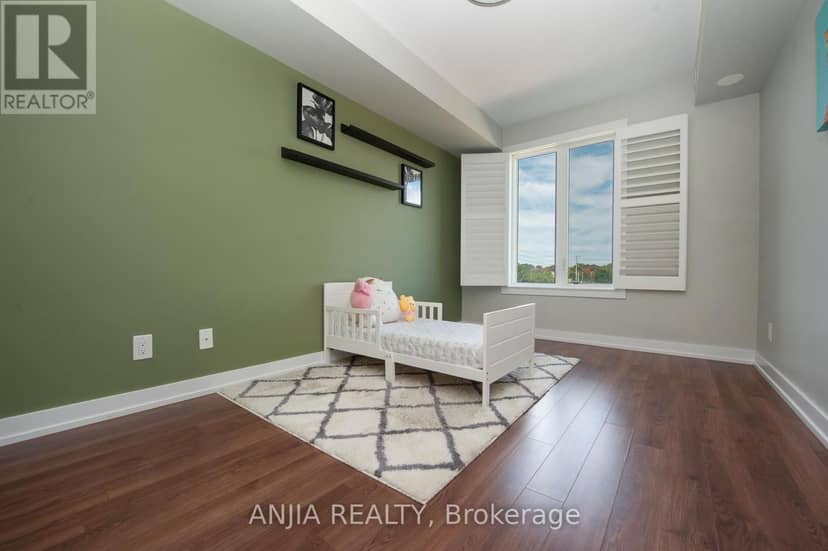 207 - 10 Dunsheath Way — photo 21 of 40