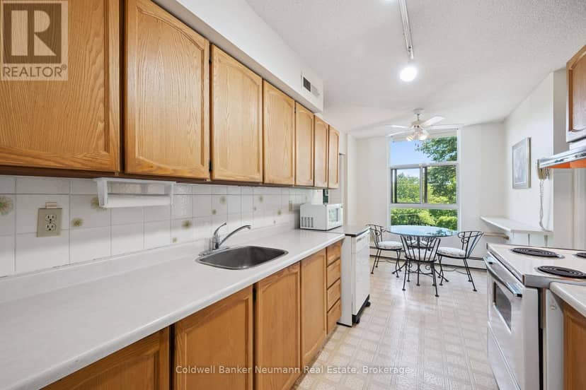 305 - 23 Woodlawn Road E — photo 17 of 40