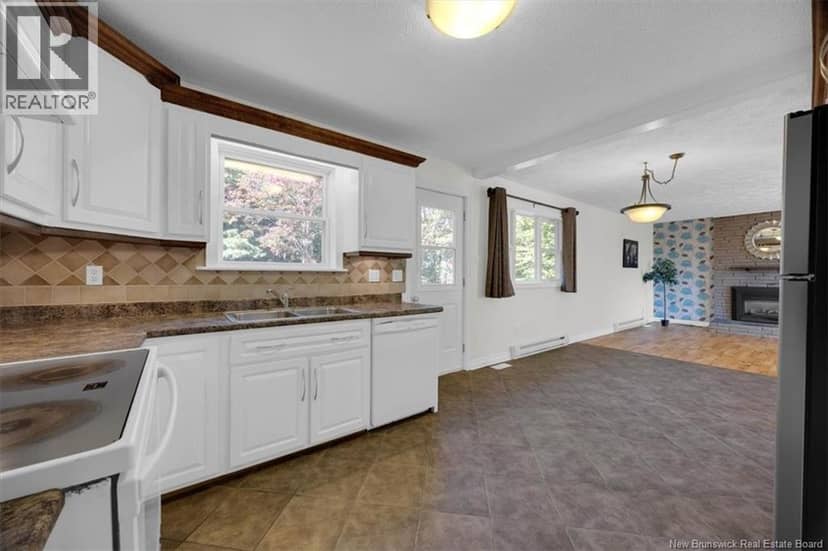 89 Ashfield Drive — photo 7 of 35