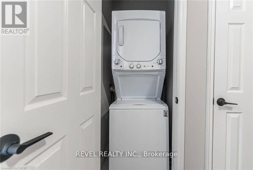 222 Kensington Avenue N — photo 16 of 35