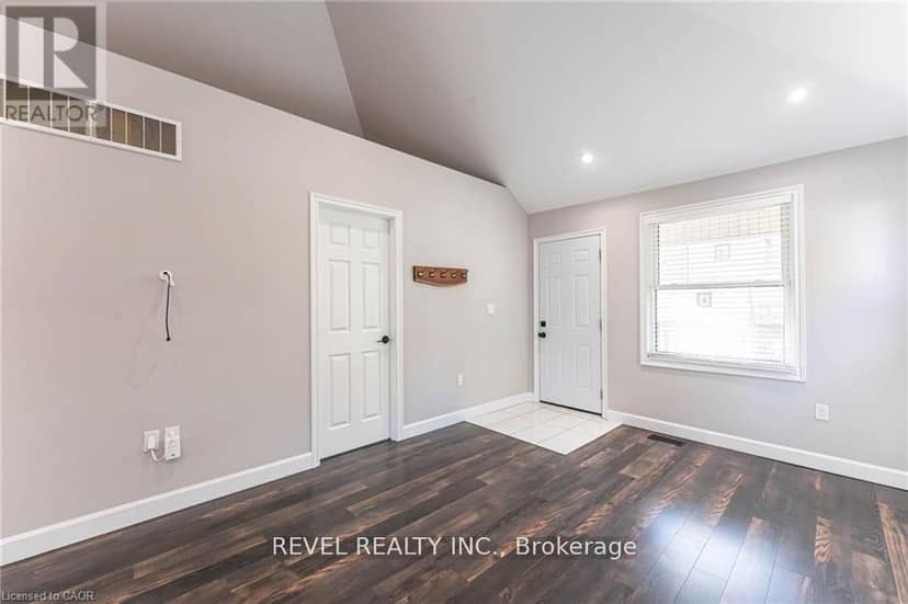 222 Kensington Avenue N — photo 31 of 35