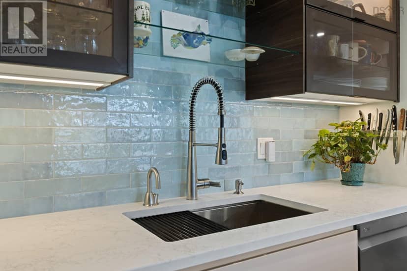 306 80 Waterfront Drive — photo 9 of 23