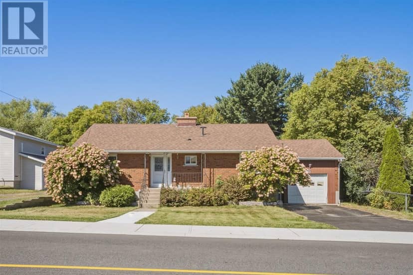 37 Huron AVE, Blind River, photo 2