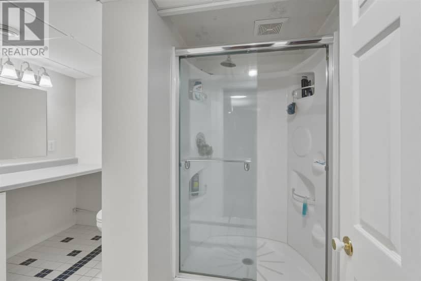 37 Huron AVE — photo 21 of 36