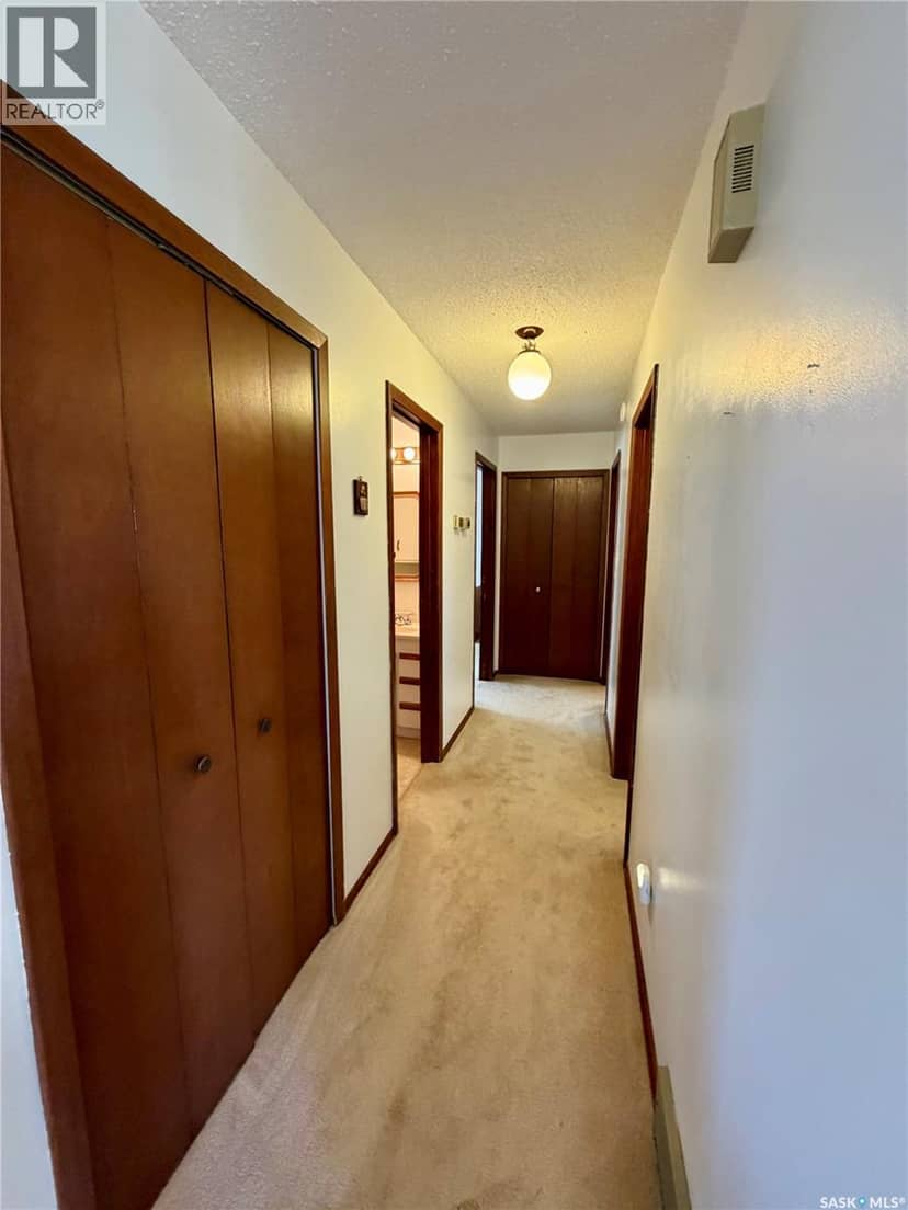 141 Railway AVENUE — photo 17 of 40