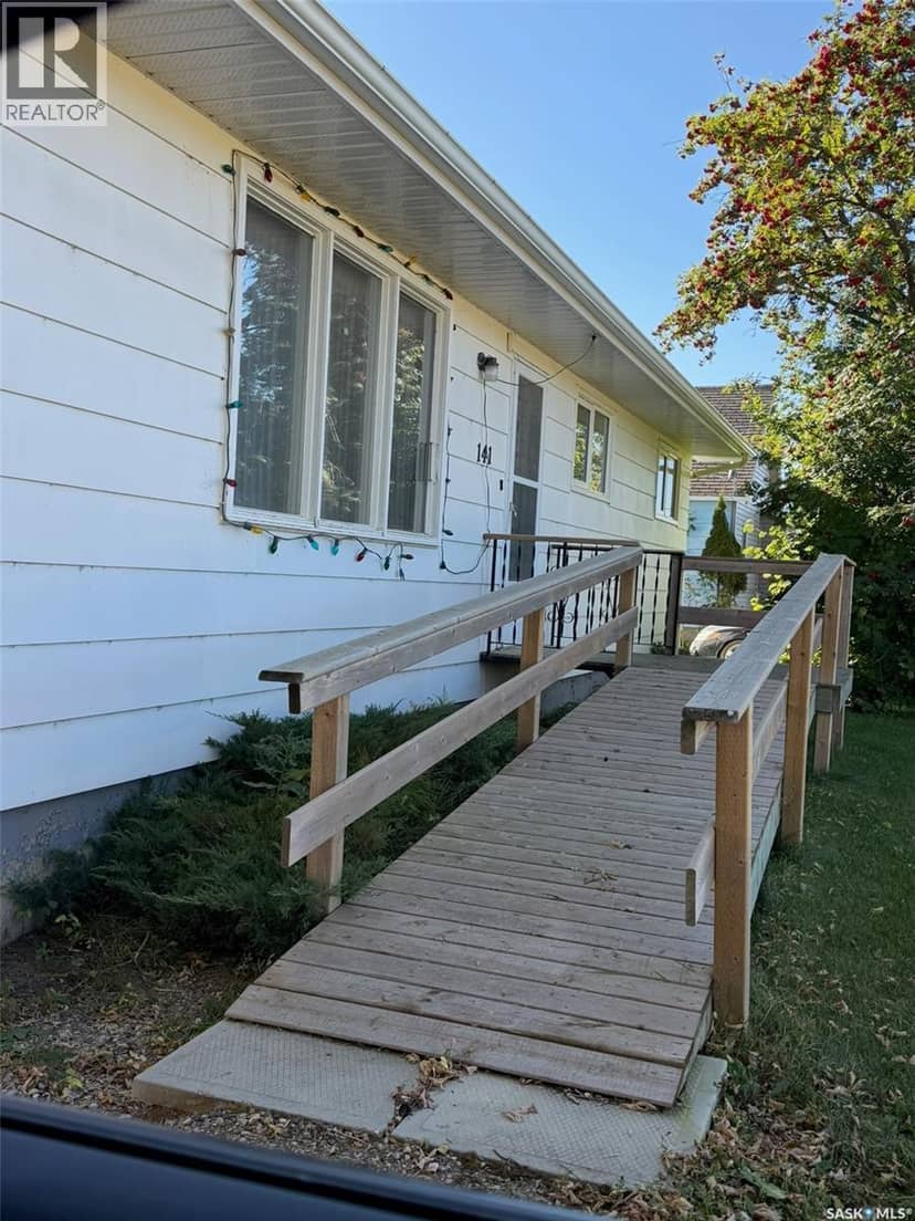141 Railway AVENUE — photo 33 of 40