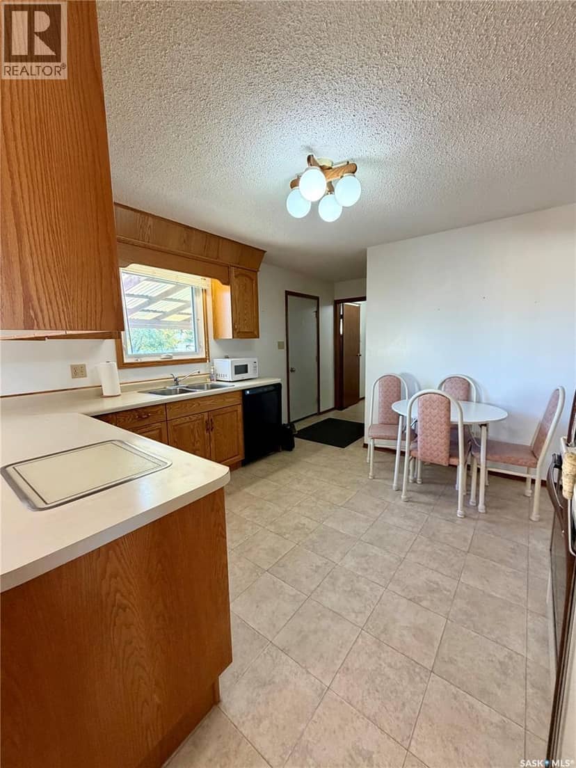 141 Railway AVENUE, Norquay, photo 8