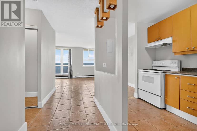 810 - 2020 Jasmine Crescent — photo 11 of 40