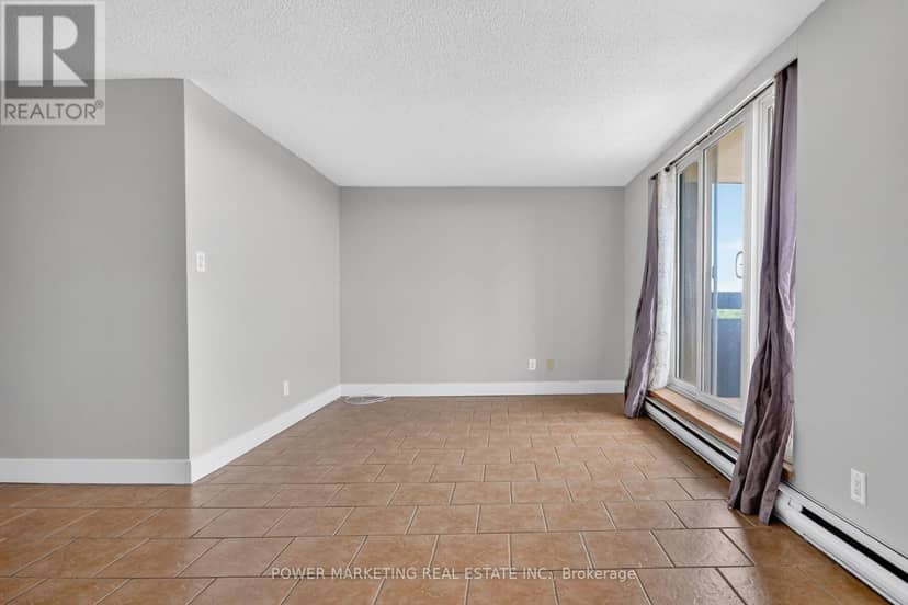 810 - 2020 Jasmine Crescent — photo 12 of 40