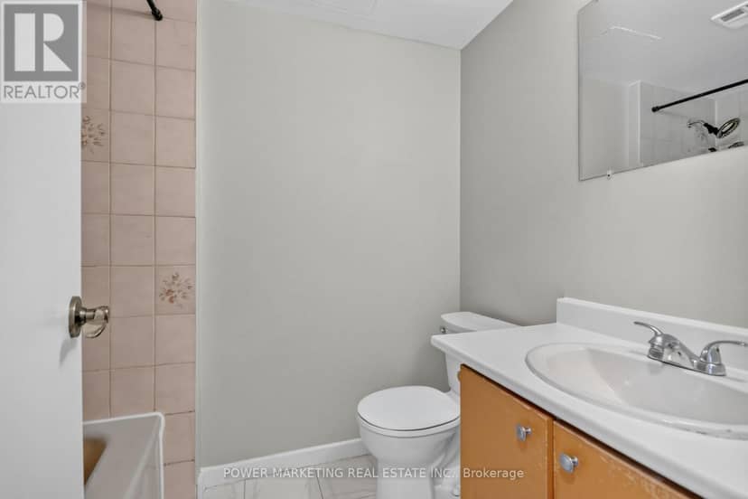 810 - 2020 Jasmine Crescent — photo 17 of 40