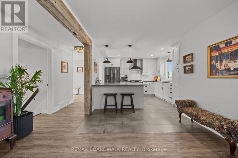 2187 Des Pins Street — photo 11 of 40