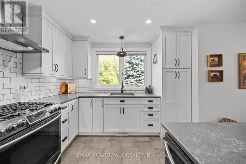 2187 Des Pins Street — photo 14 of 40
