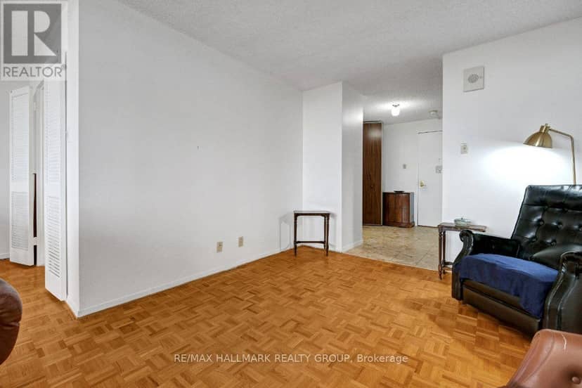 2204 - 505 St Laurent Boulevard — photo 13 of 40
