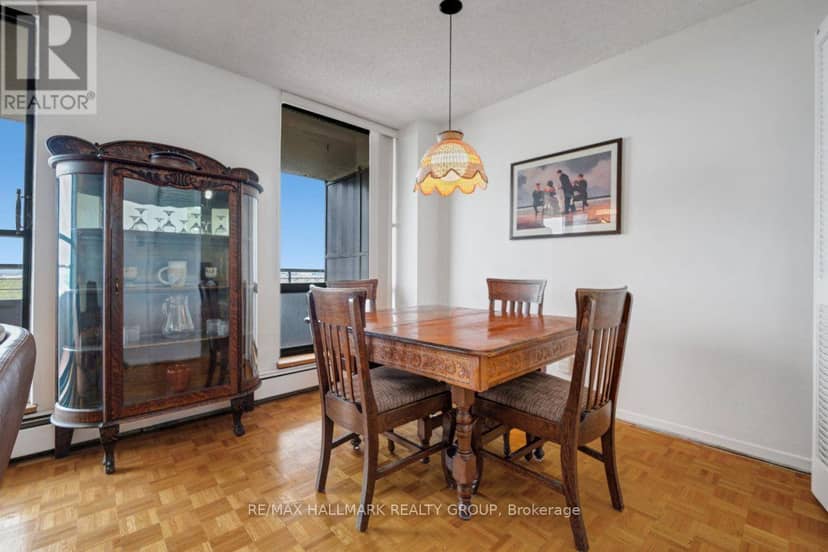 2204 - 505 St Laurent Boulevard — photo 15 of 40