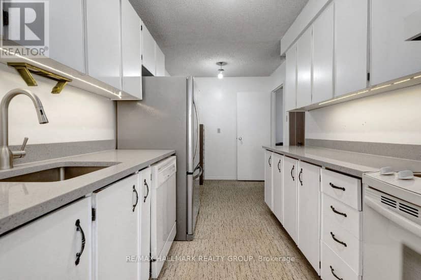 2204 - 505 St Laurent Boulevard — photo 19 of 40