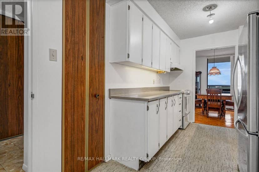 2204 - 505 St Laurent Boulevard — photo 21 of 40