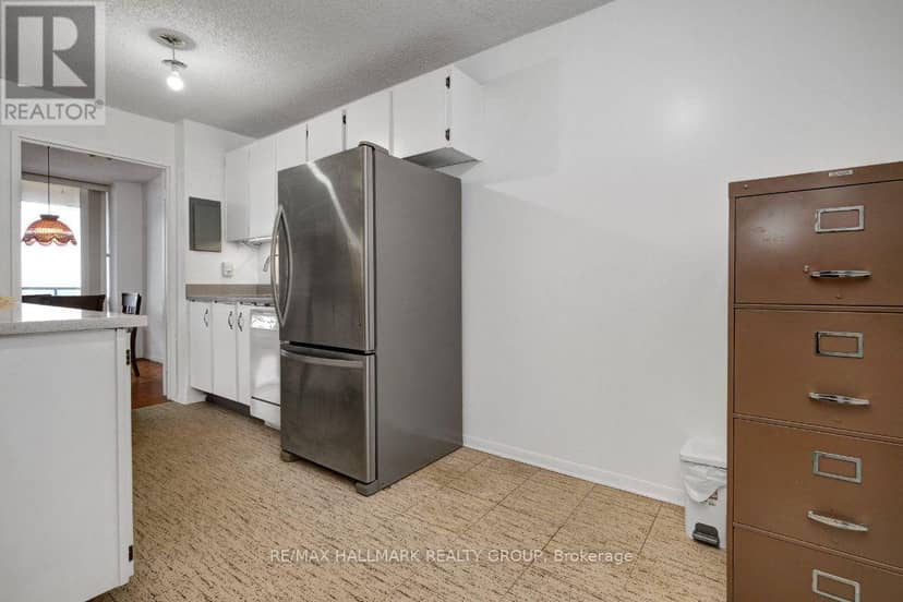 2204 - 505 St Laurent Boulevard — photo 23 of 40