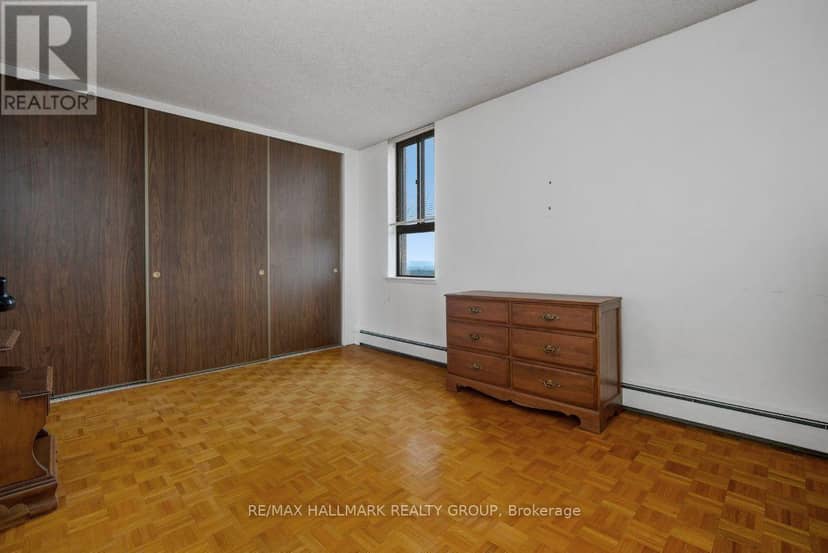 2204 - 505 St Laurent Boulevard — photo 25 of 40