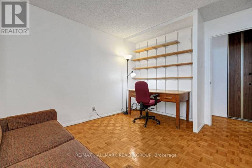2204 - 505 St Laurent Boulevard — photo 29 of 40
