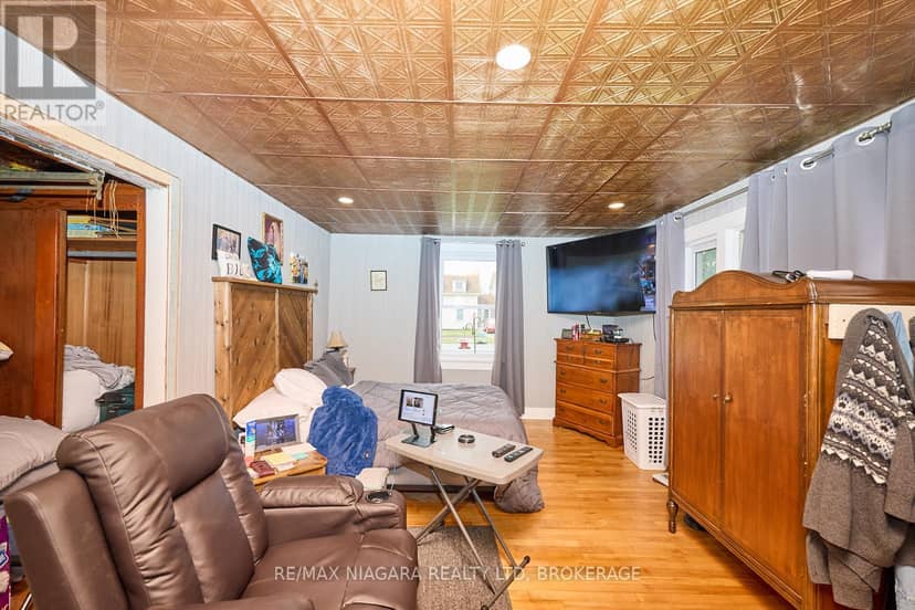 1444 Lakehurst Avenue — photo 12 of 40