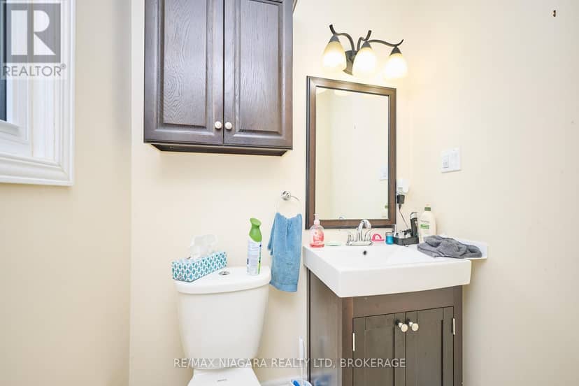 1444 Lakehurst Avenue — photo 14 of 40