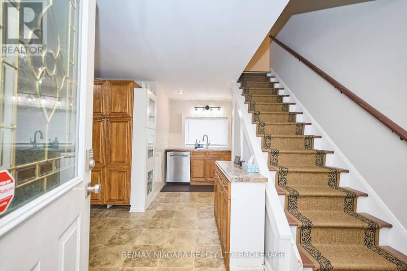 1444 Lakehurst Avenue — photo 2 of 40