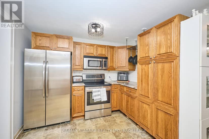 1444 Lakehurst Avenue — photo 3 of 40