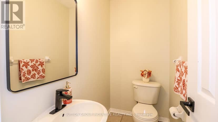 15 Bruce Crescent — photo 10 of 40