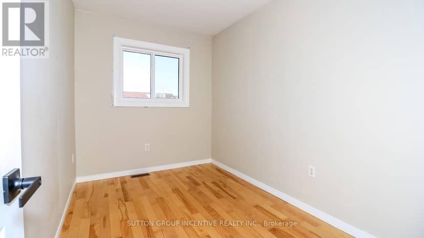 15 Bruce Crescent — photo 17 of 40