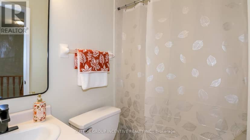 15 Bruce Crescent — photo 23 of 40