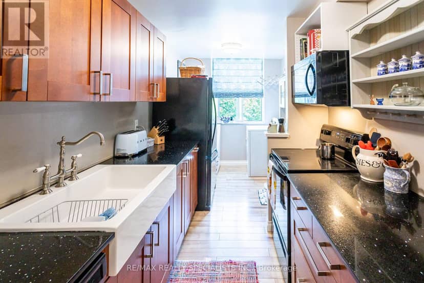 410 - 966 Inverhouse Drive — photo 10 of 39