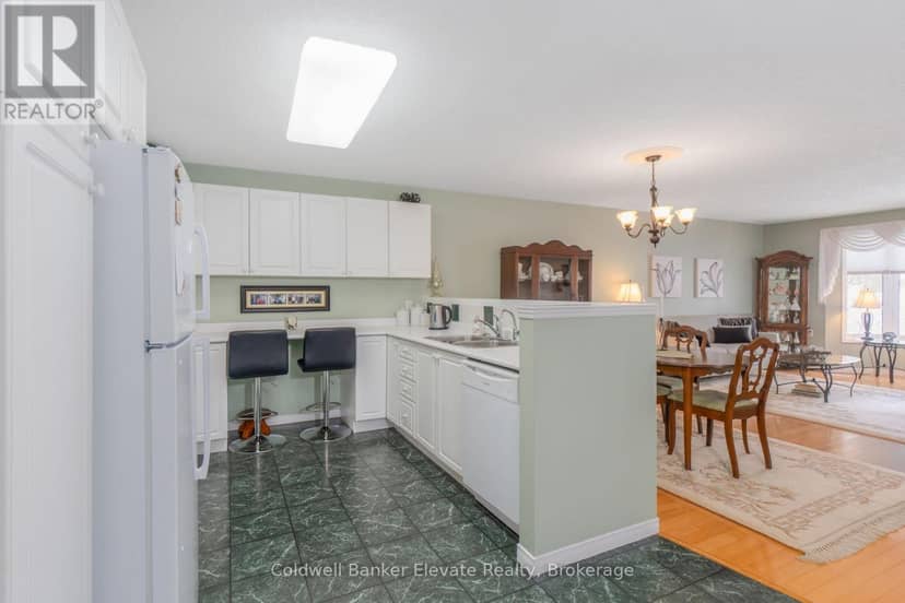 36 - 2705 Kingsway Drive — photo 6 of 40